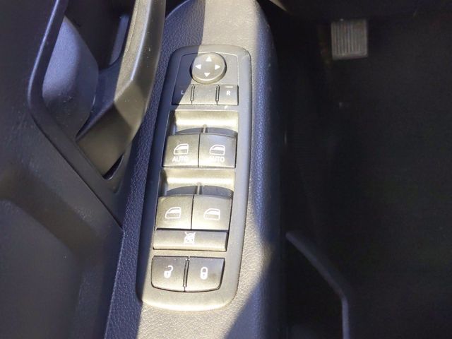 2017 Ram 1500 Express 4x2 Quad Cab 6'4" Box - 21227736 - 22