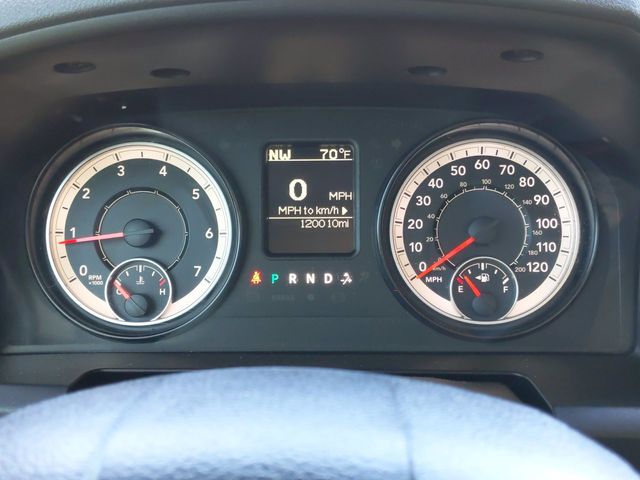 2017 Ram 1500 Express 4x2 Quad Cab 6'4" Box - 21227736 - 25