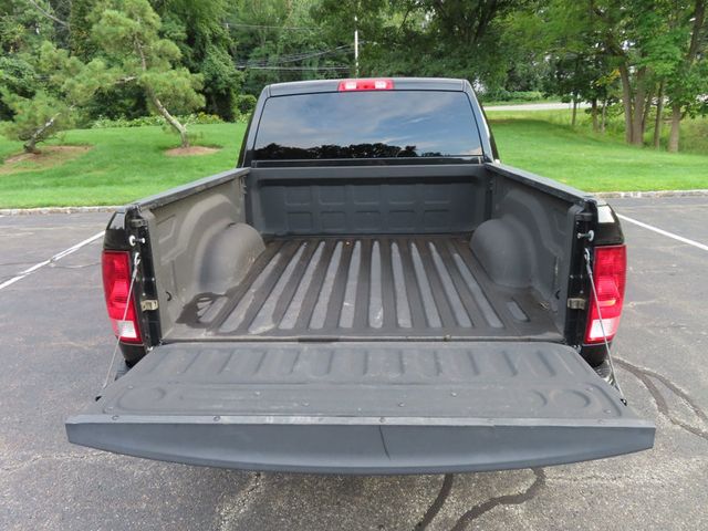 2017 Ram 1500 Express 4x4 Crew Cab 5'7" Box - 23079158 - 10