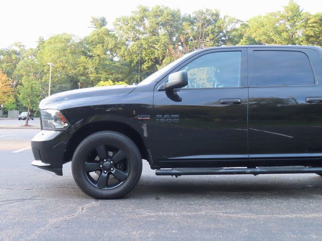 2017 Ram 1500 Express 4x4 Crew Cab 5'7" Box - 23079158 - 11