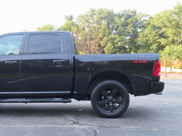 2017 Ram 1500 Express 4x4 Crew Cab 5'7" Box - 23079158 - 12