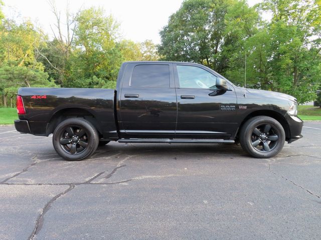 2017 Ram 1500 Express 4x4 Crew Cab 5'7" Box - 23079158 - 17