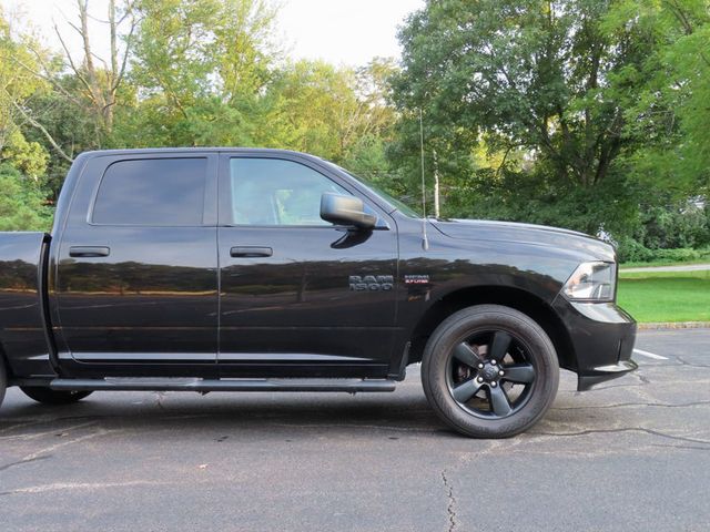 2017 Ram 1500 Express 4x4 Crew Cab 5'7" Box - 23079158 - 19