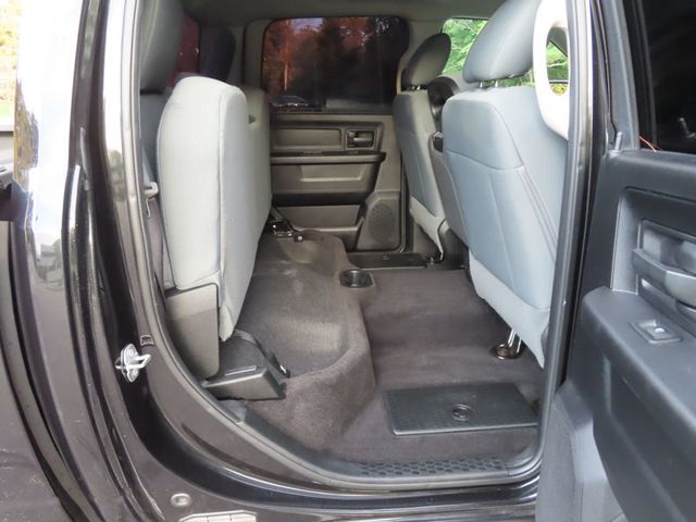 2017 Ram 1500 Express 4x4 Crew Cab 5'7" Box - 23079158 - 32