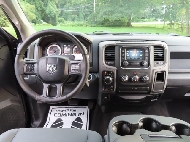 2017 Ram 1500 Express 4x4 Crew Cab 5'7" Box - 23079158 - 37