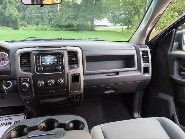 2017 Ram 1500 Express 4x4 Crew Cab 5'7" Box - 23079158 - 38