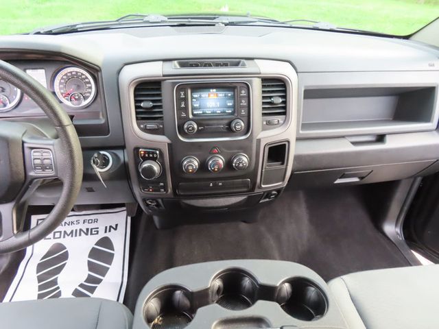 2017 Ram 1500 Express 4x4 Crew Cab 5'7" Box - 23079158 - 39