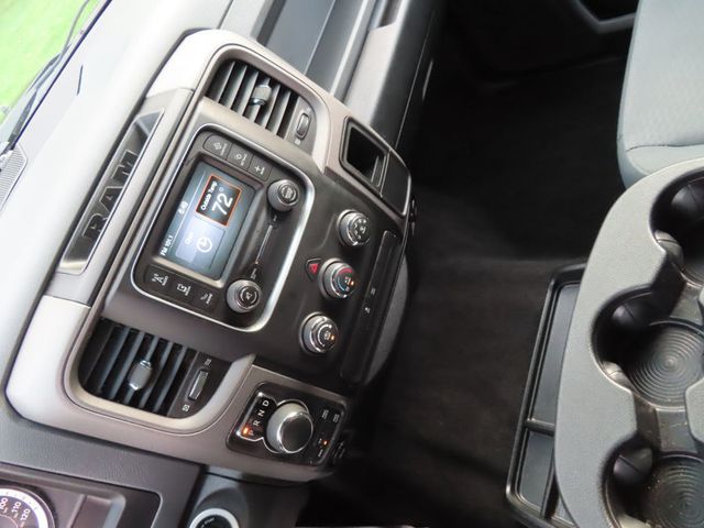 2017 Ram 1500 Express 4x4 Crew Cab 5'7" Box - 23079158 - 43