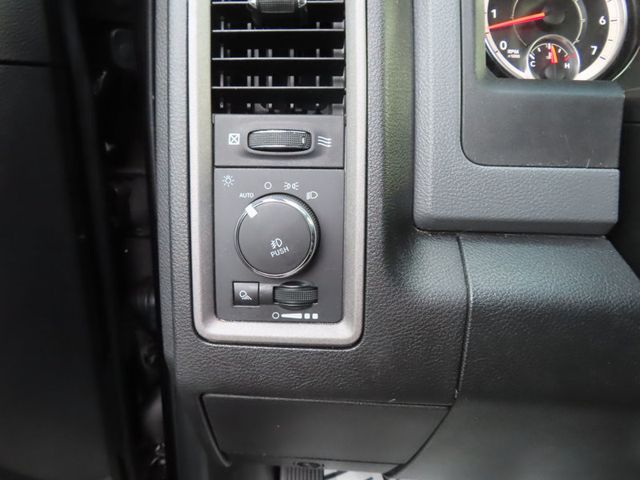 2017 Ram 1500 Express 4x4 Crew Cab 5'7" Box - 23079158 - 45