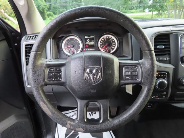2017 Ram 1500 Express 4x4 Crew Cab 5'7" Box - 23079158 - 46