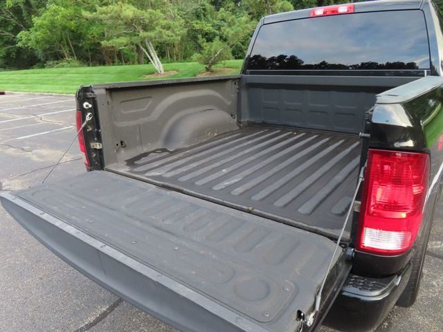 2017 Ram 1500 Express 4x4 Crew Cab 5'7" Box - 23079158 - 50