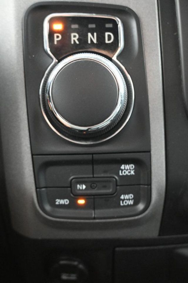 2017 Ram 1500 Express 4x4 Crew Cab 5'7" Box - 22991334 - 15