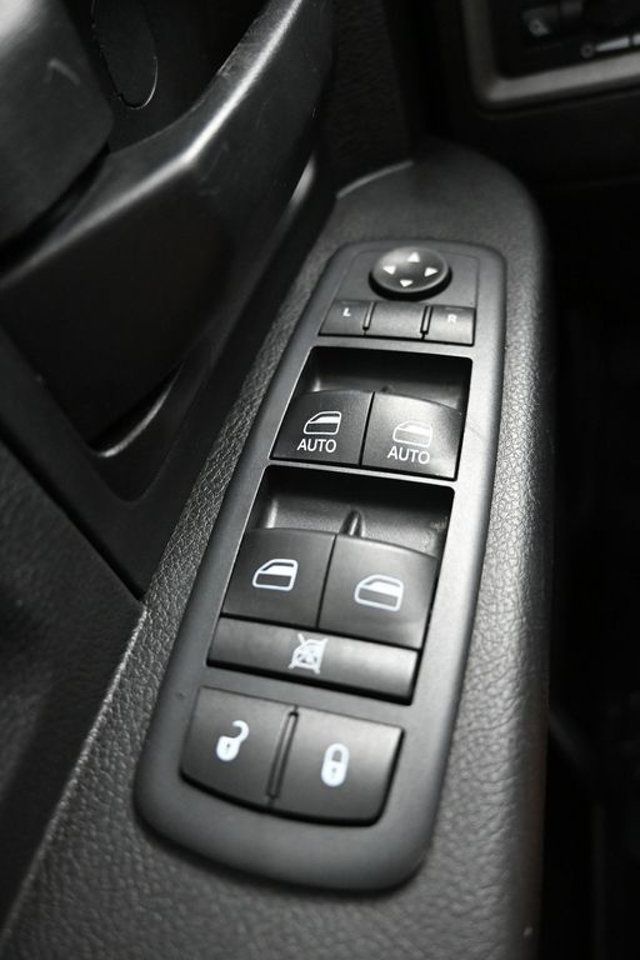 2017 Ram 1500 Express 4x4 Crew Cab 5'7" Box - 22991334 - 18