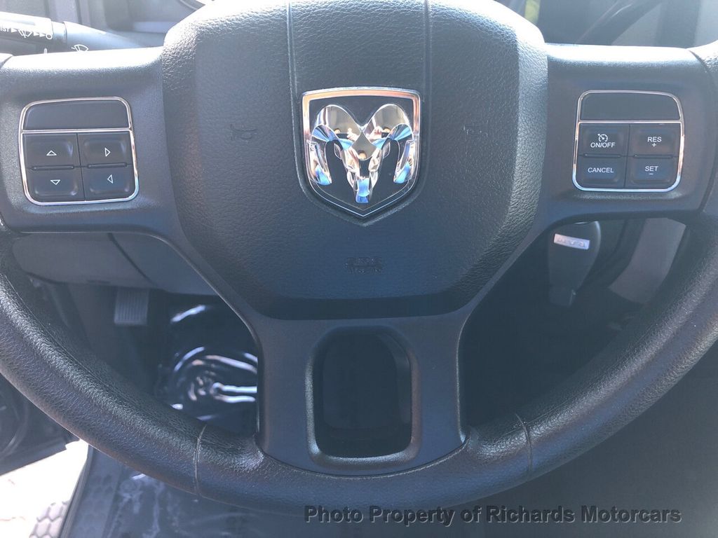 2017 Ram 1500 Express 4x4 Quad Cab 6'4" Box - 21458212 - 10