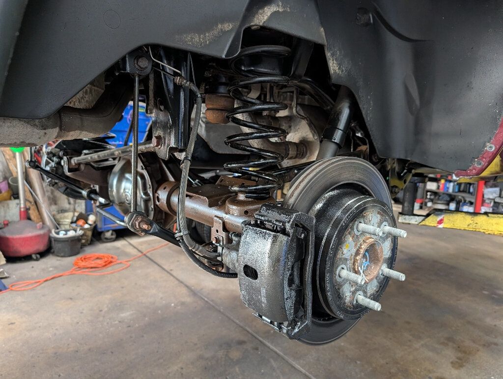 2017 Ram 1500 Hard to Find Regular Cab Short Bed Hemi 4x4 - 23055619 - 18