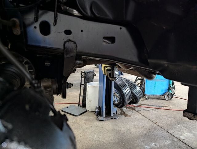 2017 Ram 1500 Hard to Find Regular Cab Short Bed Hemi 4x4 - 23055619 - 21