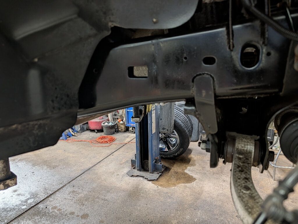 2017 Ram 1500 Hard to Find Regular Cab Short Bed Hemi 4x4 - 23055619 - 23