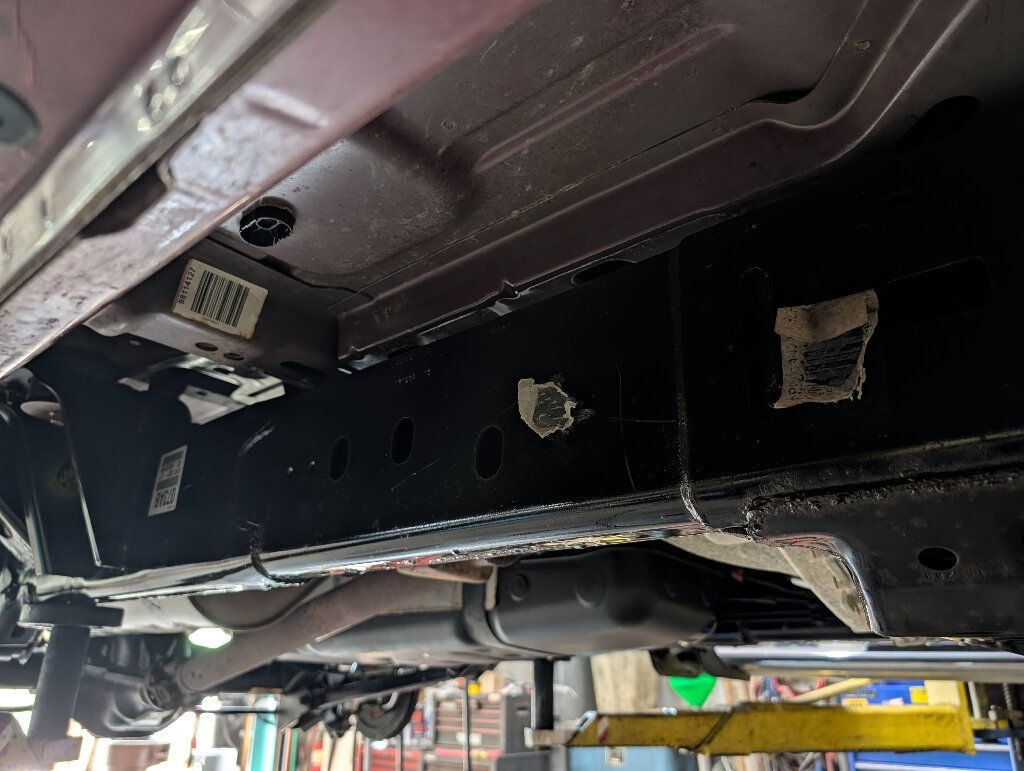 2017 Ram 1500 Hard to Find Regular Cab Short Bed Hemi 4x4 - 23055619 - 24
