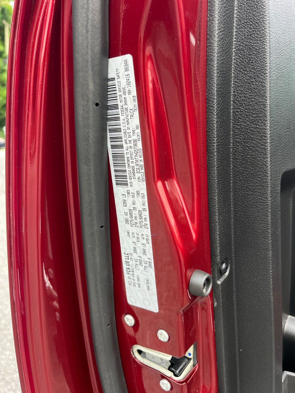 2017 Ram 1500 Hard to Find Regular Cab Short Bed Hemi 4x4 - 23055619 - 26