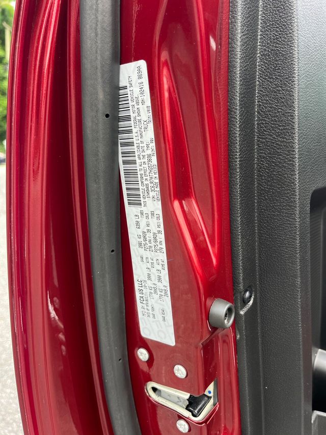 2017 Ram 1500 Hard to Find Regular Cab Short Bed Hemi 4x4 - 23055619 - 26