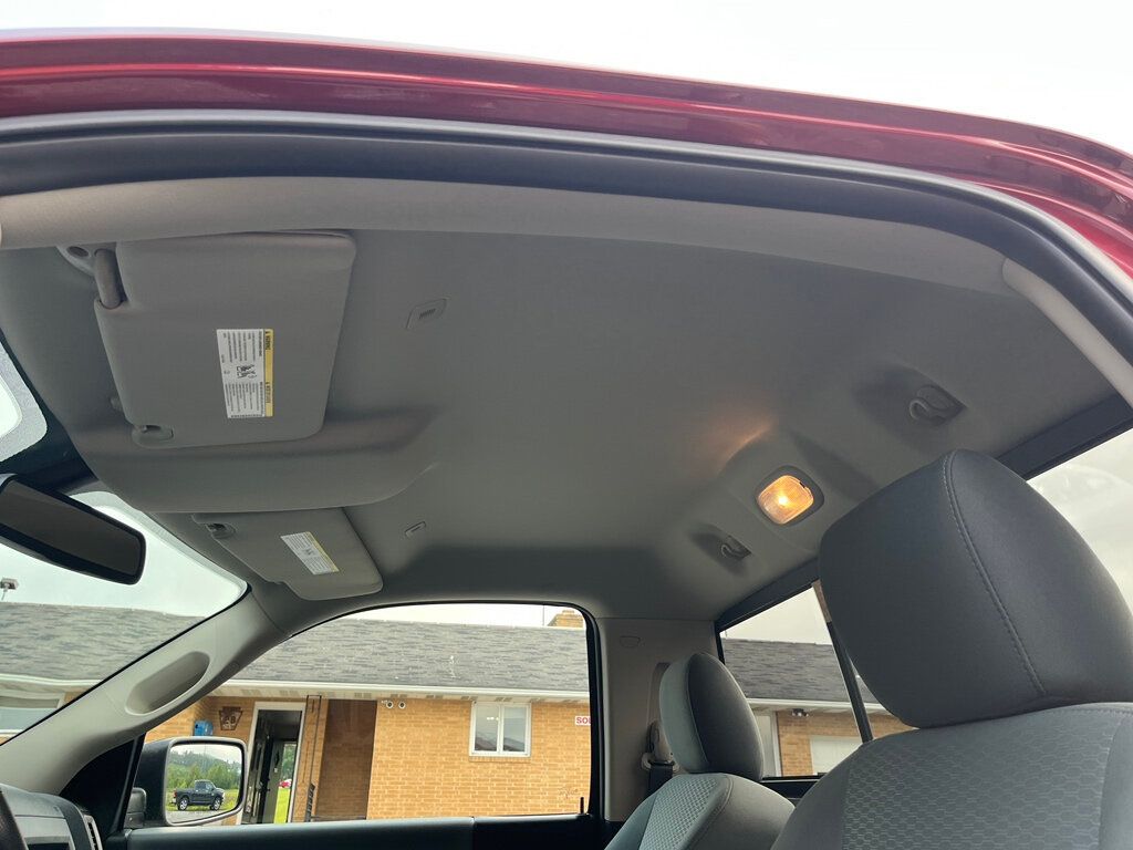 2017 Ram 1500 Hard to Find Regular Cab Short Bed Hemi 4x4 - 23055619 - 29