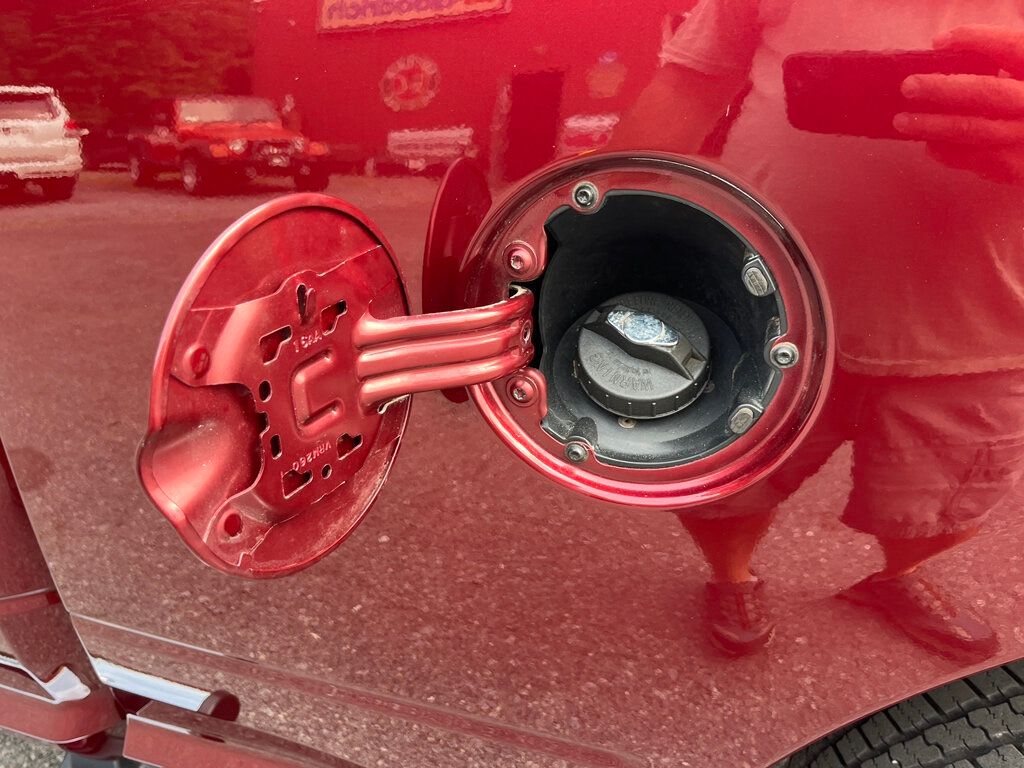 2017 Ram 1500 Hard to Find Regular Cab Short Bed Hemi 4x4 - 23055619 - 30
