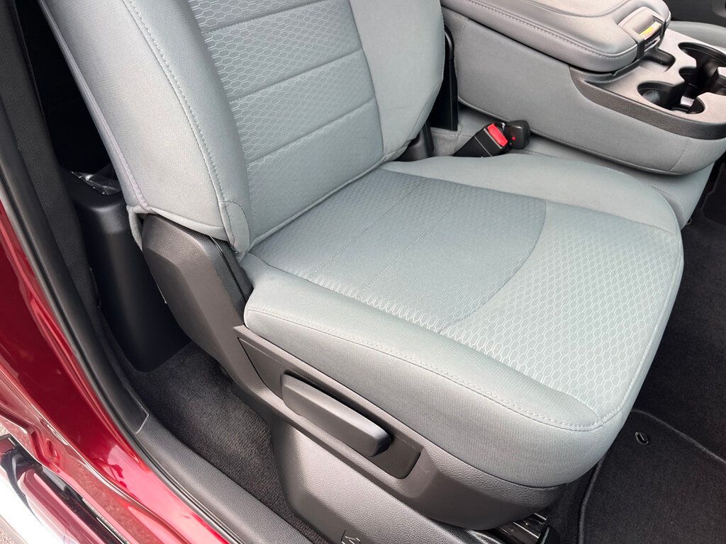 2017 Ram 1500 Hard to Find Regular Cab Short Bed Hemi 4x4 - 23055619 - 35