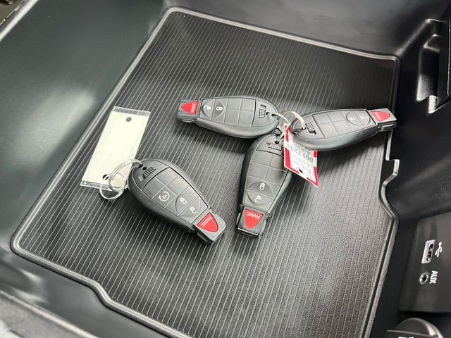 2017 Ram 1500 Hard to Find Regular Cab Short Bed Hemi 4x4 - 23055619 - 39