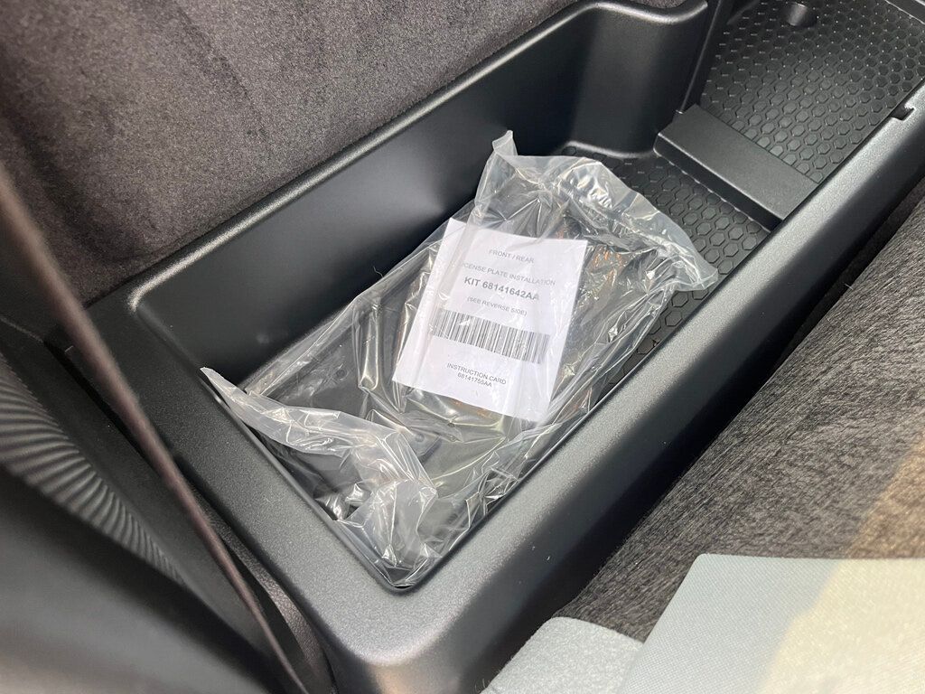 2017 Ram 1500 Hard to Find Regular Cab Short Bed Hemi 4x4 - 23055619 - 41