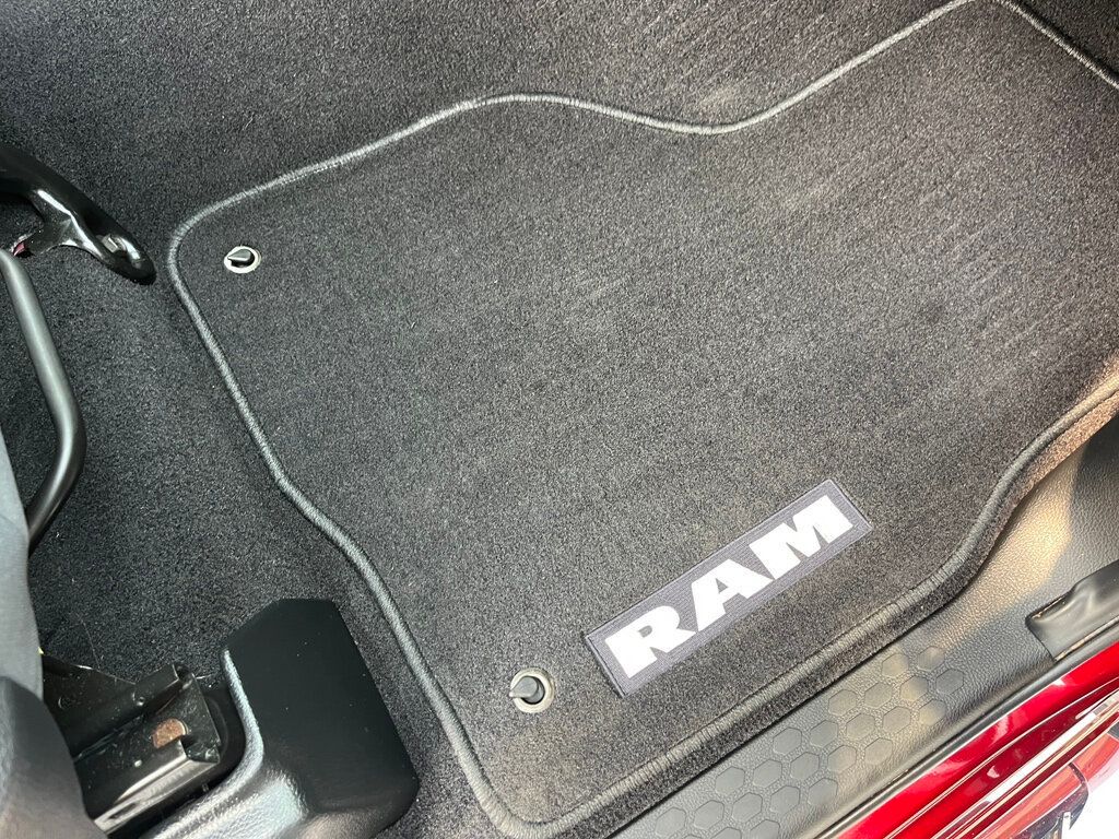 2017 Ram 1500 Hard to Find Regular Cab Short Bed Hemi 4x4 - 23055619 - 42