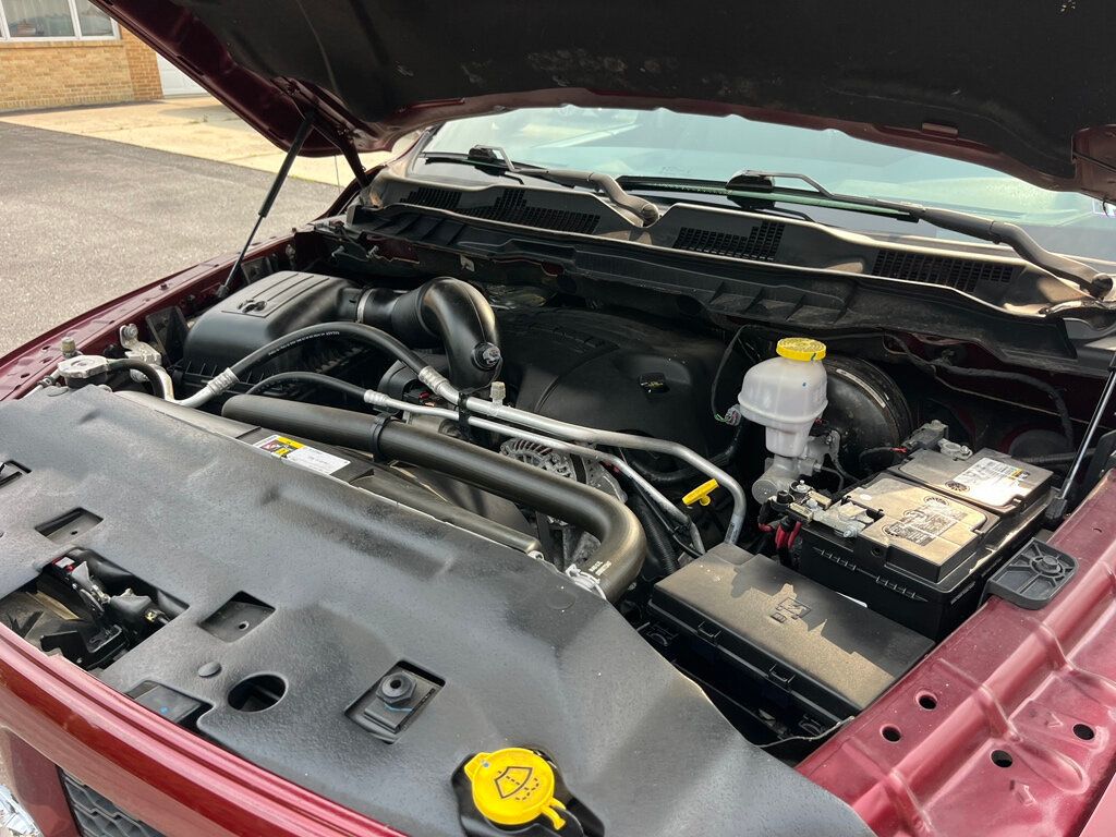 2017 Ram 1500 Hard to Find Regular Cab Short Bed Hemi 4x4 - 23055619 - 43