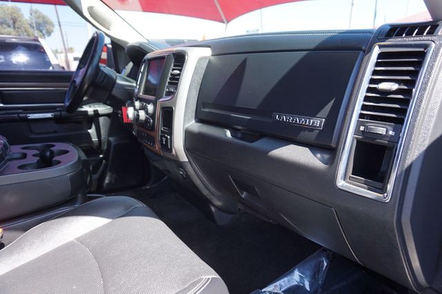 2017 Ram 1500 LARAMIE, 4WD, CHROME PACKAGE, BACKUP CAMERA, PREMIUM SOUND - 23036595 - 16
