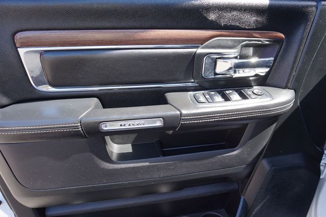 2017 Ram 1500 LARAMIE, 4WD, CHROME PACKAGE, BACKUP CAMERA, PREMIUM SOUND - 23036595 - 21
