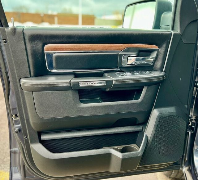 2017 Ram 1500 Laramie 4x4 Crew Cab 5'7" Box - 23011767 - 13