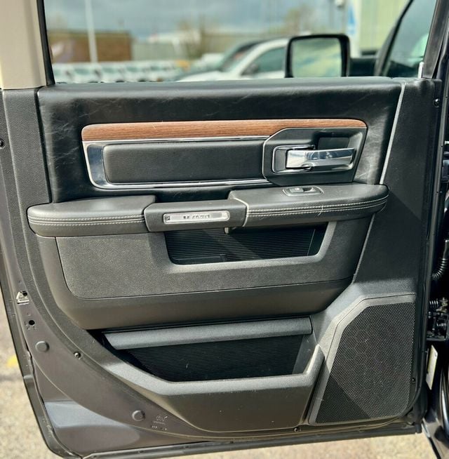 2017 Ram 1500 Laramie 4x4 Crew Cab 5'7" Box - 23011767 - 17