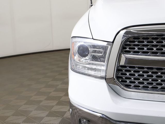 2017 Ram 1500 Laramie 4x4 Crew Cab 5'7" Box - 23027559 - 11