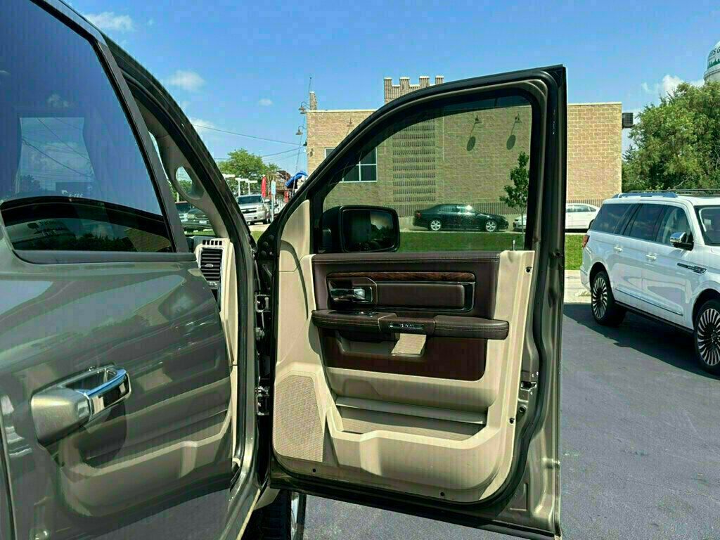 2017 Ram 1500 Laramie 4x4 Crew Cab 5'7" Box - 23054976 - 20