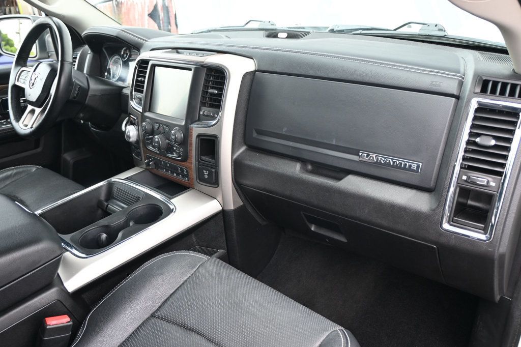 2017 Ram 1500 Laramie photo 4