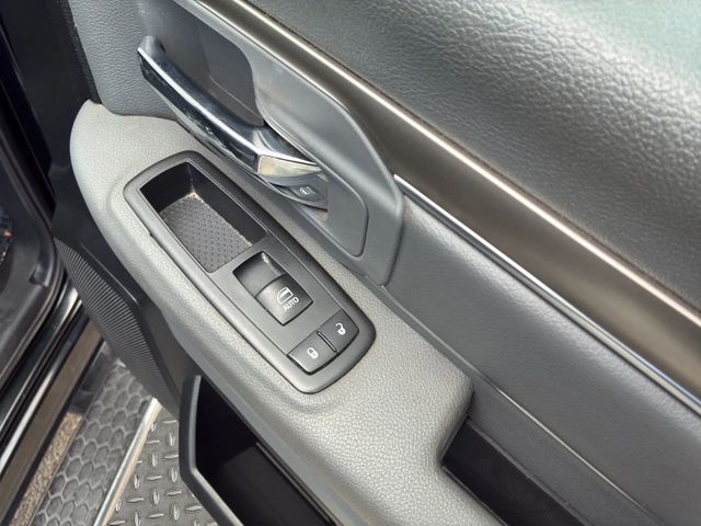 2017 Ram 1500 Lone Star Silver 4x2 Crew Cab 5'7" Box - 23062607 - 17