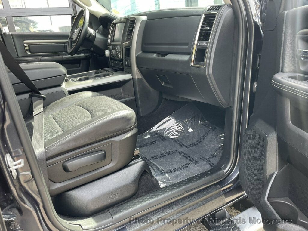 2017 Ram 1500 Night 4x4 Crew Cab 5'7" Box - 23044872 - 18