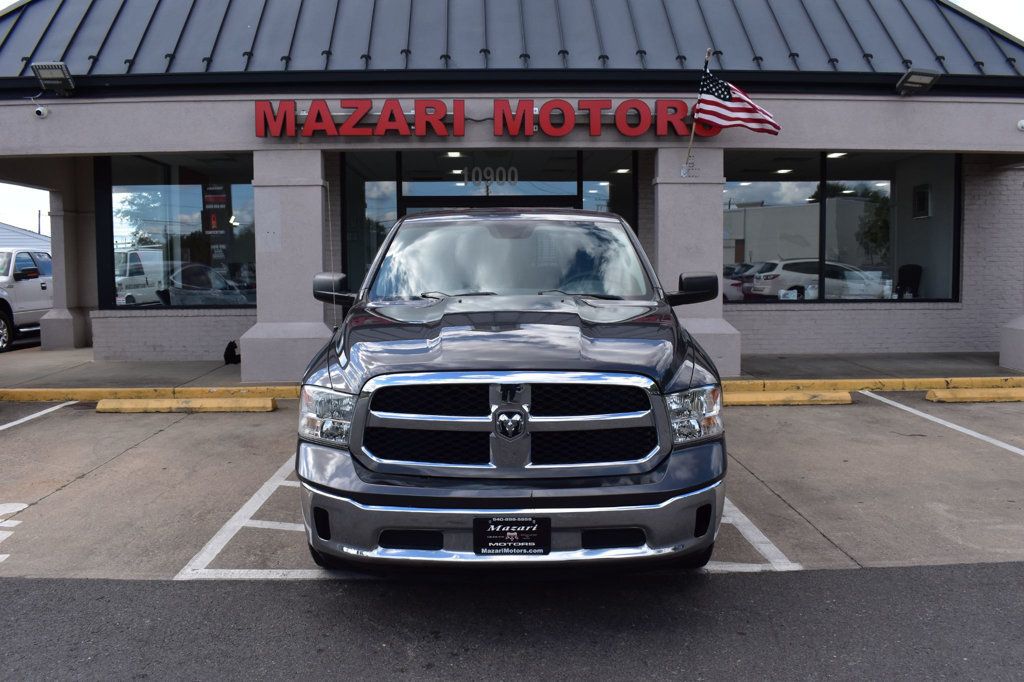 2017 Ram 1500 SLT photo 3