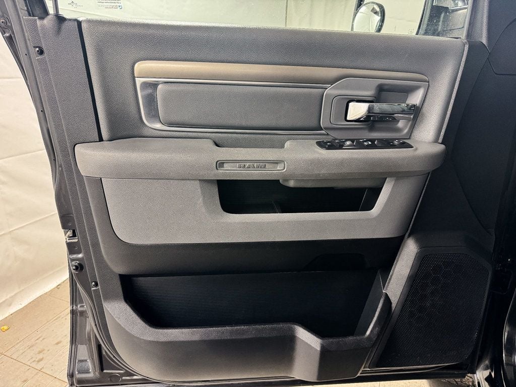 2017 Ram 1500 SLT QUAD CAB 4WD - 22768704 - 9