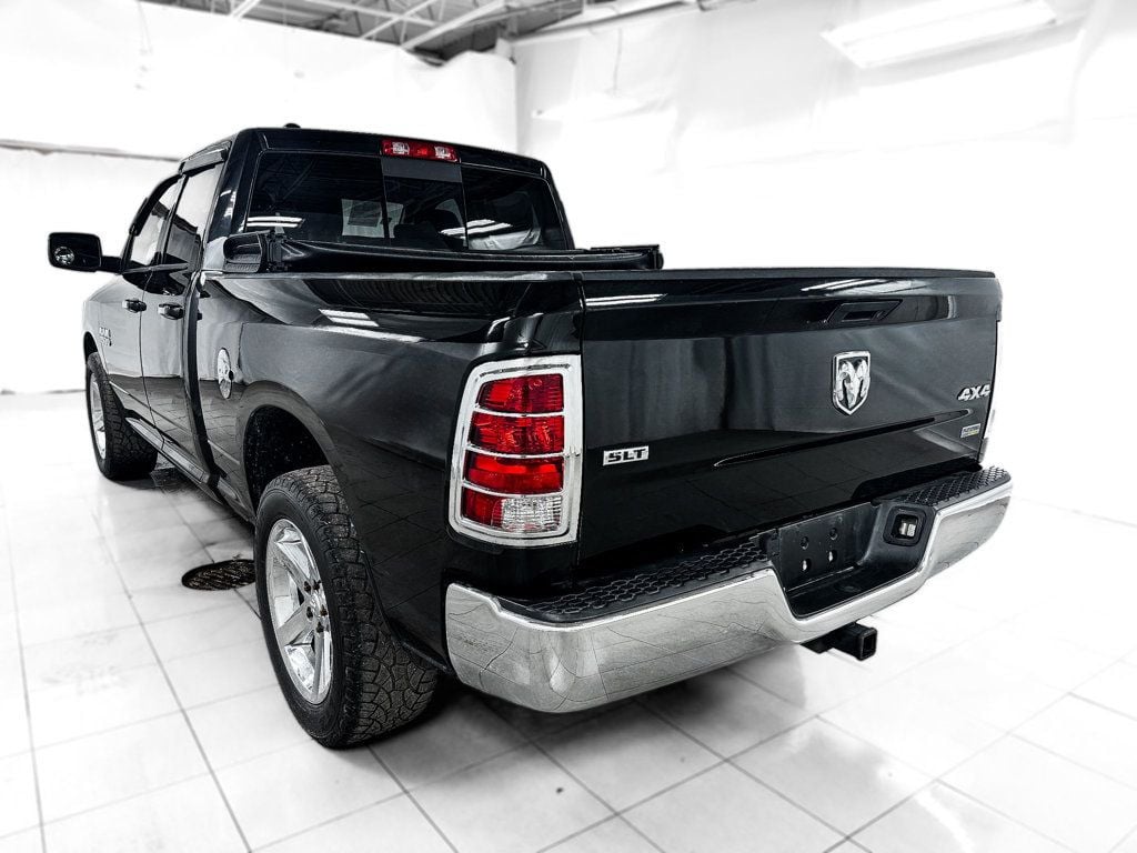 2017 Ram 1500 SLT photo 3
