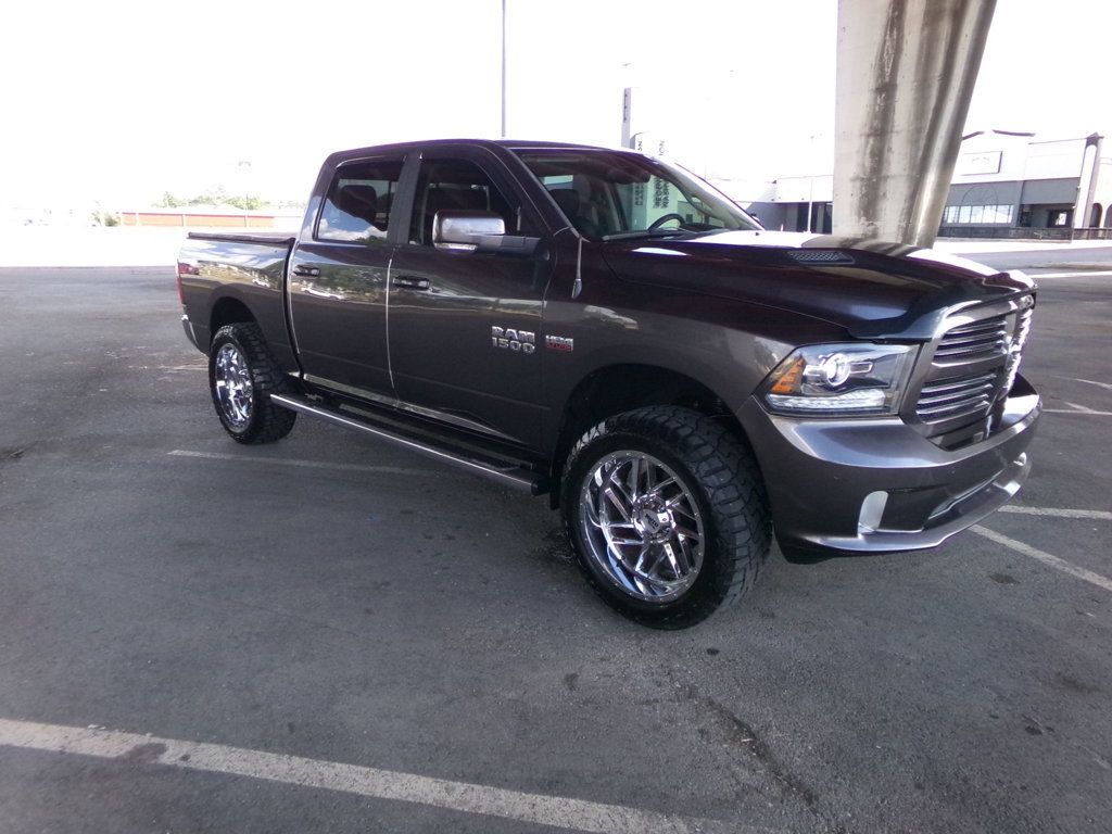 2017 Ram 1500 Sport 4x4 Crew Cab 5'7" Box - 23024778 - 3