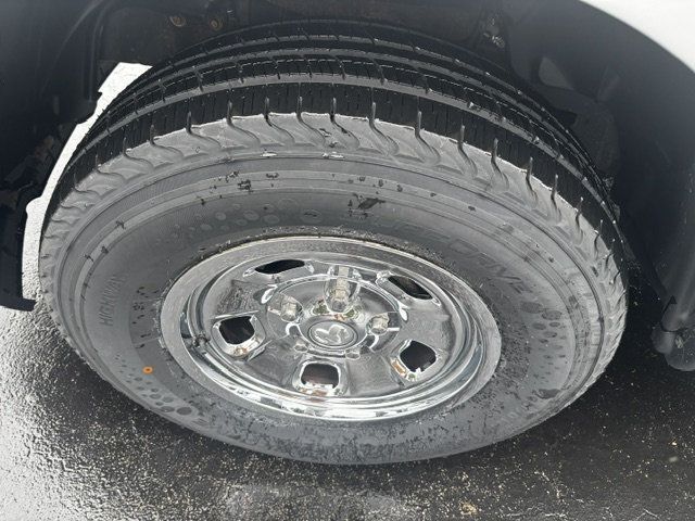 2017 Ram 1500 Tradesman 4x4 Regular Cab 8' Box - 23089818 - 11