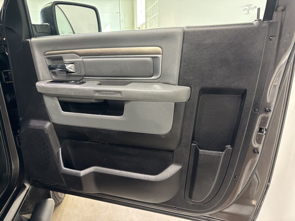 2017 Ram 2500 Tradesman 4x4 Reg Cab 8' Box - 23009310 - 36