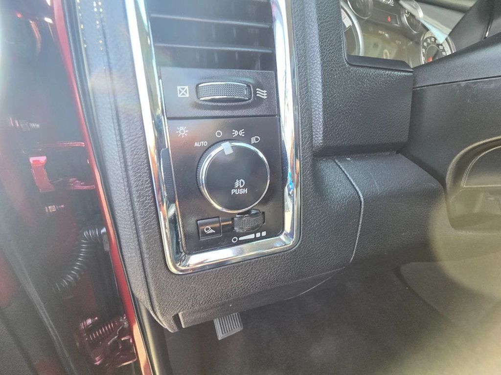 2017 Ram 3500 Laramie 4x4 Crew Cab 8' Box - 22959432 - 13