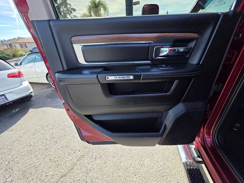 2017 Ram 3500 Laramie 4x4 Crew Cab 8' Box - 22959432 - 21