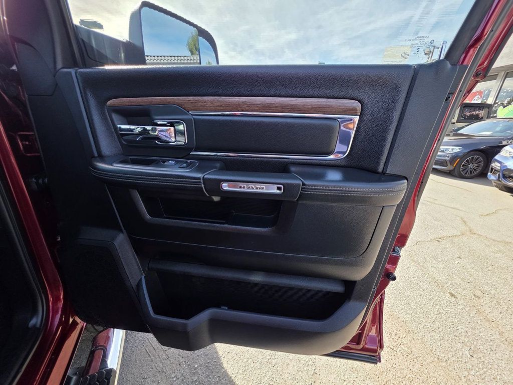 2017 Ram 3500 Laramie 4x4 Crew Cab 8' Box - 22959432 - 25