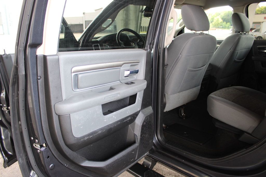 2017 Ram 3500 Lone Star 4x4 Crew Cab 8' Box - 23058677 - 13
